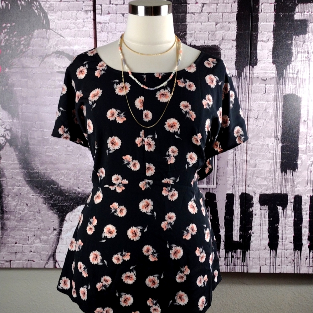 Torrid  Floral Print Crepe Top EUC